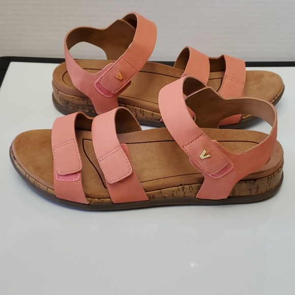 NWT Vionic Colleen Leather Sandal, size 9.5 - Picture 3 of 11